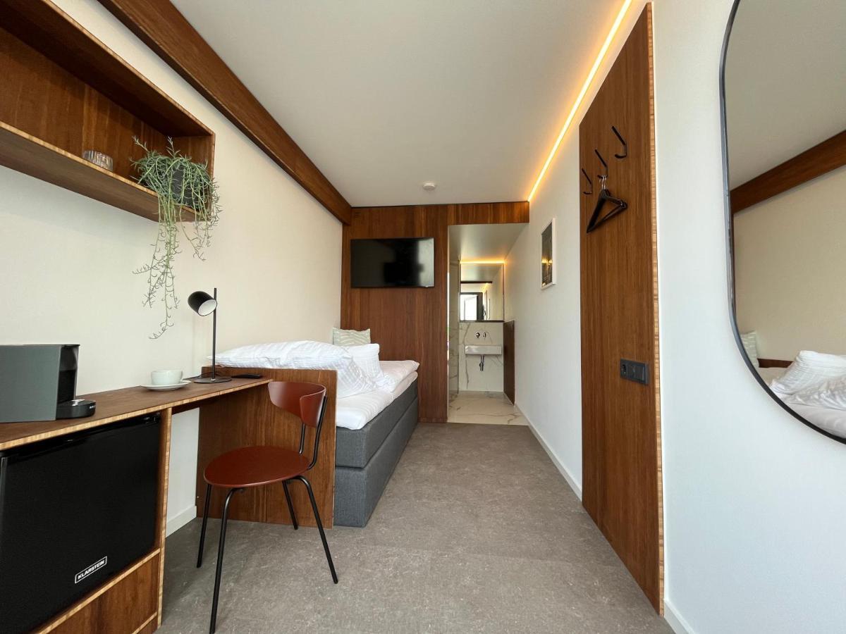 Tin Inn - Hueckelhoven - Das Hotel Aus Hochwertig Ausgebauten Ueberseecontainern ภายนอก รูปภาพ