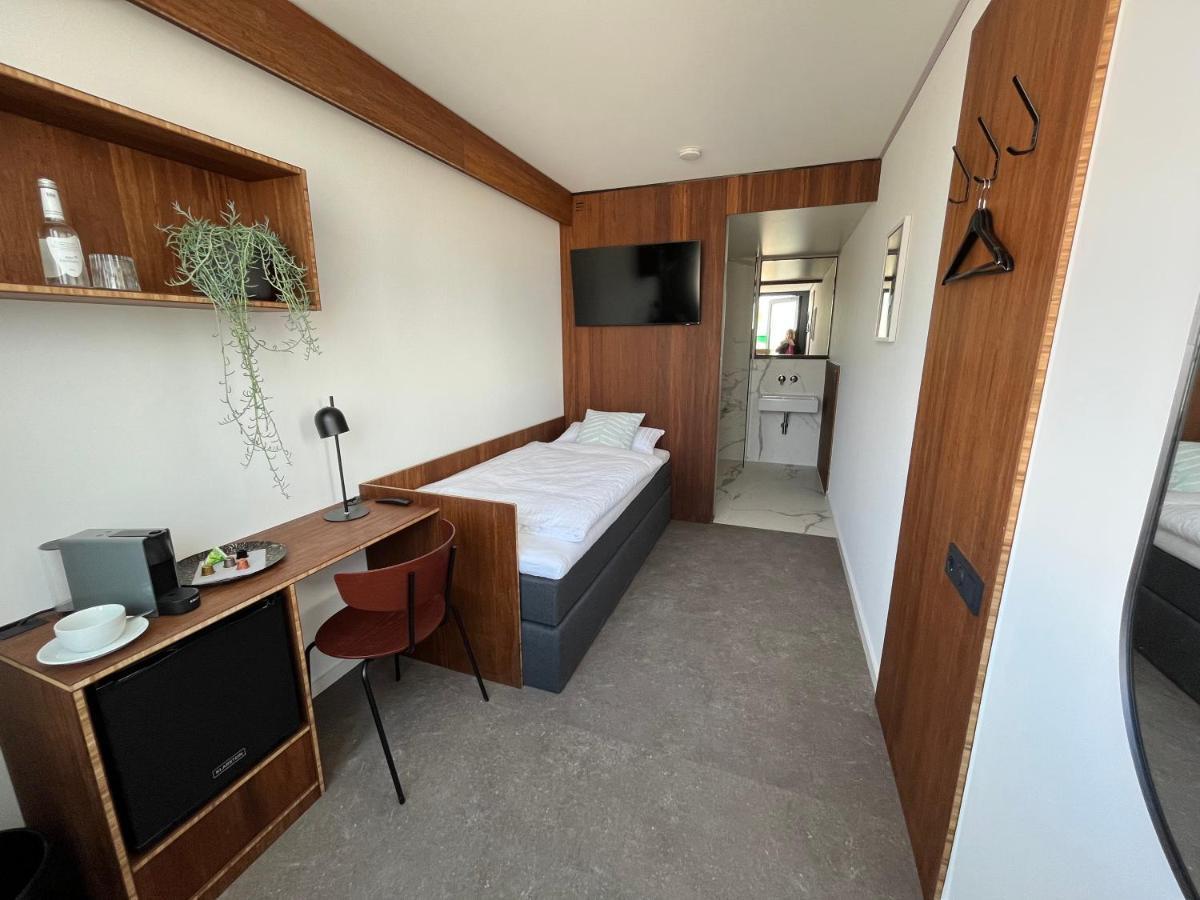 Tin Inn - Hueckelhoven - Das Hotel Aus Hochwertig Ausgebauten Ueberseecontainern ภายนอก รูปภาพ