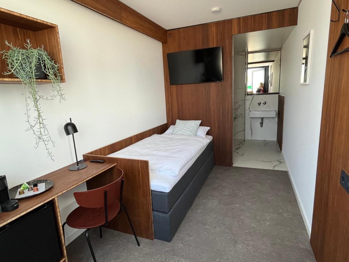 Tin Inn - Hueckelhoven - Das Hotel Aus Hochwertig Ausgebauten Ueberseecontainern ภายนอก รูปภาพ