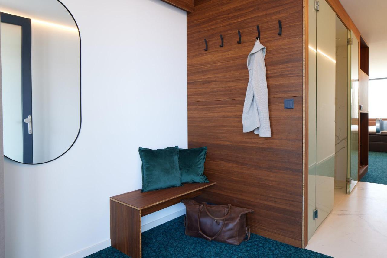 Tin Inn - Hueckelhoven - Das Hotel Aus Hochwertig Ausgebauten Ueberseecontainern ภายนอก รูปภาพ