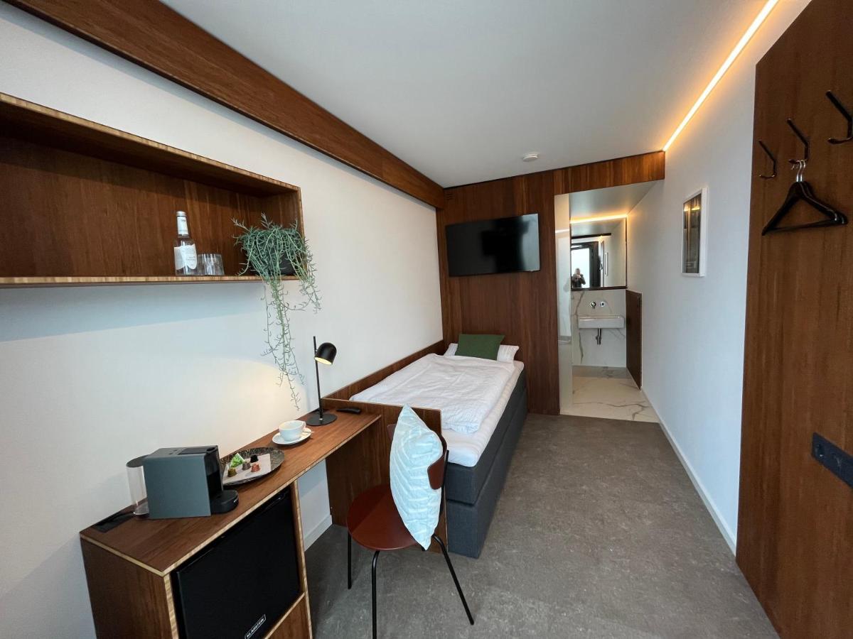 Tin Inn - Hueckelhoven - Das Hotel Aus Hochwertig Ausgebauten Ueberseecontainern ภายนอก รูปภาพ
