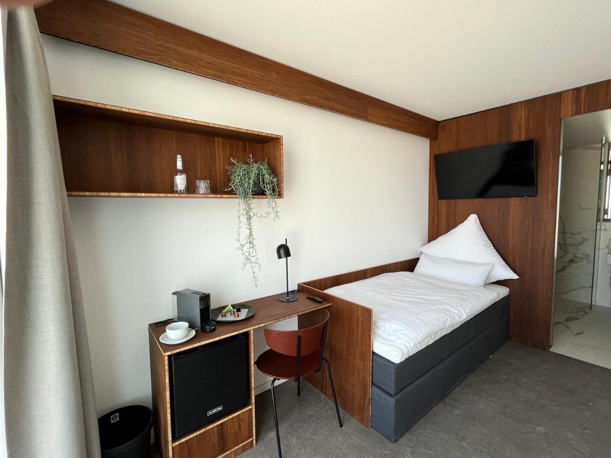 Tin Inn - Hueckelhoven - Das Hotel Aus Hochwertig Ausgebauten Ueberseecontainern ภายนอก รูปภาพ