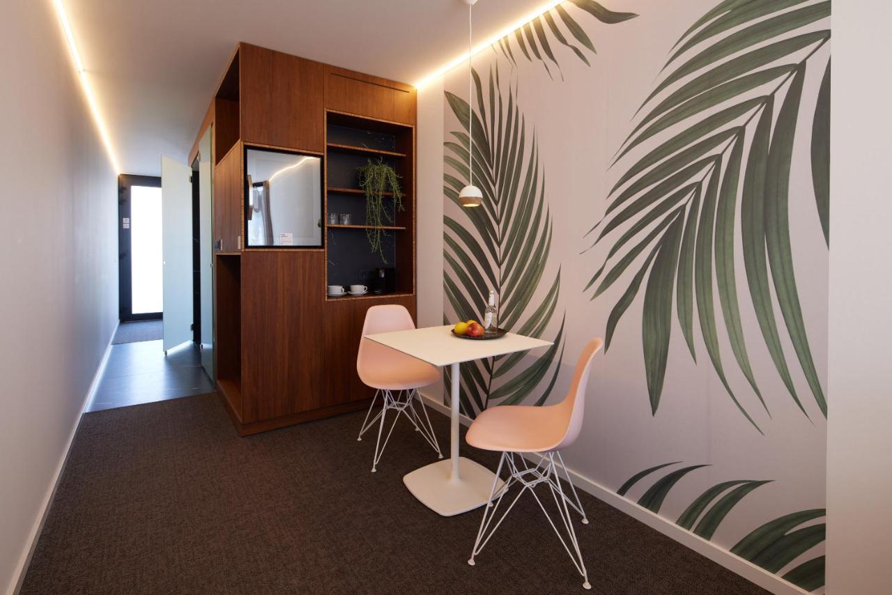 Tin Inn - Hueckelhoven - Das Hotel Aus Hochwertig Ausgebauten Ueberseecontainern ภายนอก รูปภาพ