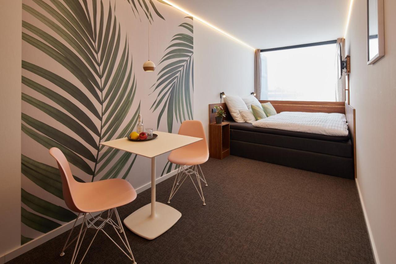 Tin Inn - Hueckelhoven - Das Hotel Aus Hochwertig Ausgebauten Ueberseecontainern ภายนอก รูปภาพ