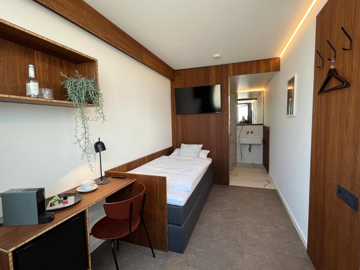 Tin Inn - Hueckelhoven - Das Hotel Aus Hochwertig Ausgebauten Ueberseecontainern ภายนอก รูปภาพ