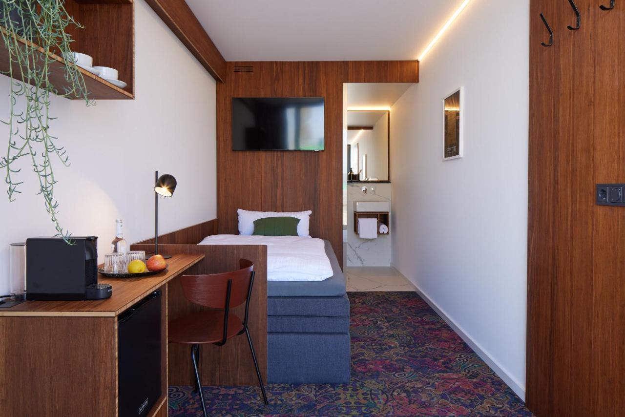 Tin Inn - Hueckelhoven - Das Hotel Aus Hochwertig Ausgebauten Ueberseecontainern ภายนอก รูปภาพ