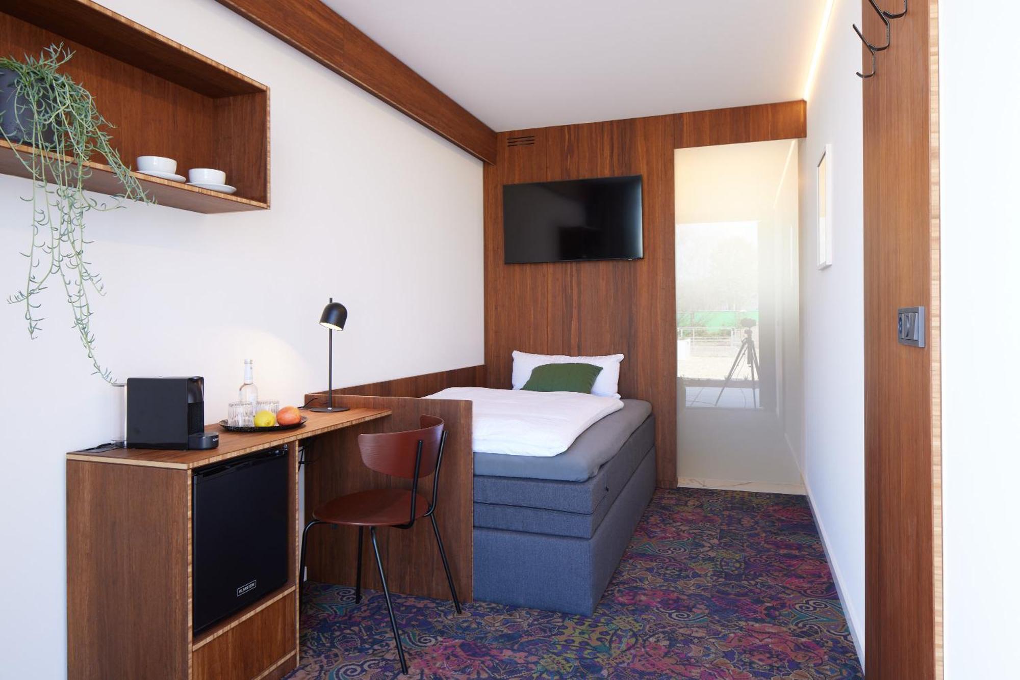 Tin Inn - Hueckelhoven - Das Hotel Aus Hochwertig Ausgebauten Ueberseecontainern ภายนอก รูปภาพ