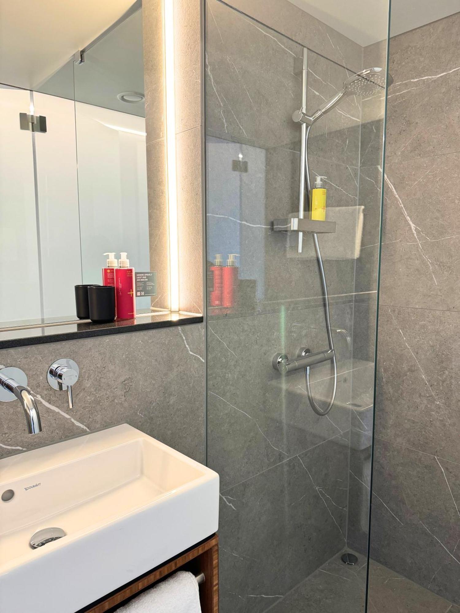 Tin Inn - Hueckelhoven - Das Hotel Aus Hochwertig Ausgebauten Ueberseecontainern ภายนอก รูปภาพ